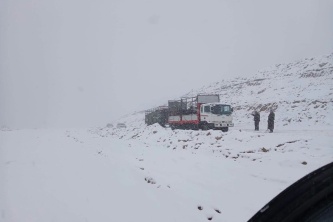 Солонготын даваанд цас орж, халтиргаа гулгаа үүсээд байна